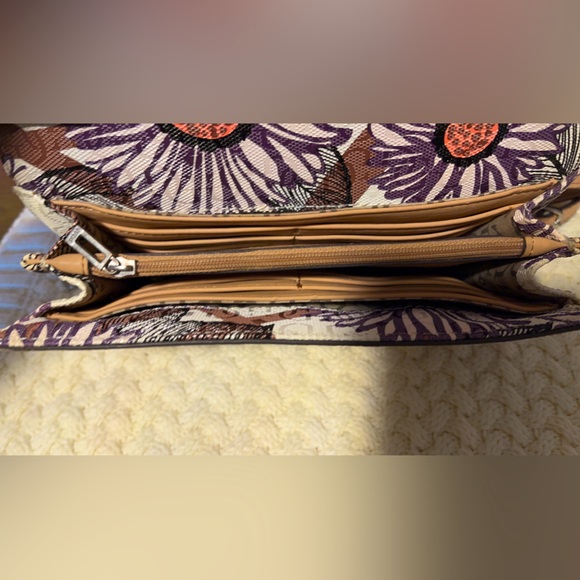 GUESS CrossBody - Picture 2 of 4